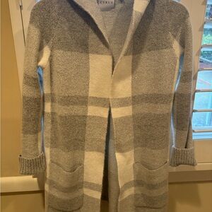 Cyrus Women's Gray and Cream Plaid Cardigan